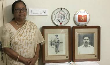 രാജ്യത്തിന് വേണ്ടി ബലിദാനിയായ സൈനിക ഓഫീസറുടെ വിധവയായ ഭാര്യയുടെ സ്ഥാപനം പൂട്ടിക്കാൻ CPM 'ബ്രാഞ്ച് സെക്രട്ടറി': ജീവനും സ്വത്തിനും സംരക്ഷണം നൽകേണ്ട പോലീസ് അക്രമികളെ സംരക്ഷിക്കുന്നു.