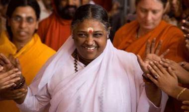 കോവിഡ്-19: മാതാ അമൃതാനന്ദമയി മഠത്തിന്റെ  13 കോടി രൂപയുടെ സഹായഹസ്തം