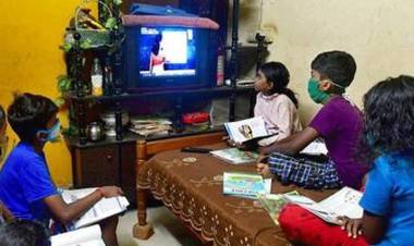 കുട്ടികൾ ഓൺലൈൻ ക്ലാസ്സുകൾ കാണട്ടെ അദ്ധ്യാപകർ സംശയ ദൂരീകരഞവും.പരീക്ഷ തല്ക്കാലം വേണ്ട.