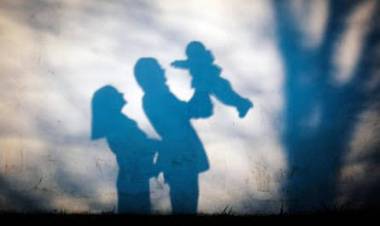 സഹോദരങ്ങള്‍ തമ്മിലുള്ള സ്വത്ത് തര്‍ക്കത്തിന് മാതാപിതാക്കളെ ആയുധമാക്കരുത് 