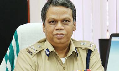 എറണാകുളത്ത് യുവതിയെ അധിക്ഷേപിച്ച സംഭവം ; അടിയന്തര നടപടി സ്വീകരിച്ച പോലീസ് സംഘത്തിന് ഡി.ജി.പി.യുടെ അനുമോദനം