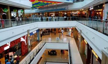 കൊച്ചി ലുലു മാളിൽ സ്ത്രീകൾക്ക് രക്ഷയില്ലേ?  ക്രിസ്മസ് ദിനത്തിൽ നഗ്നതാപ്രദർശനം