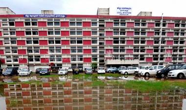 കളക്ടർ തിരക്കിലാണ് ഫോൺ വിളിക്കരുത് കിട്ടില്ല- രവീന്ദ്രൻ കവർസ്റ്റോറി