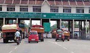 ദേശീയപാത നിര്‍മ്മാണത്തിന് ചെലവിട്ടതിനേക്കാള്‍ തുക പിരിച്ചുകഴിഞ്ഞു; പാലിയേക്കര ടോള്‍ പിരിവിനെതിരെ ഹര്‍ജി; ഫയലില്‍ സ്വീകരിക്കാന്‍ വിസമ്മതിച്ച്‌ സുപ്രീം കോടതി; ഹൈക്കോടതിയെ സമീപിക്കാന്‍ നിര്‍ദ്ദേശം