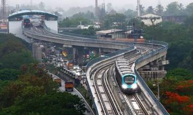 2019-2020 സാമ്ബത്തിക വര്‍ഷത്തില്‍ നഷ്ടം 310 കോടി; കൊറോണയില്‍ കുടുങ്ങിയ ഈ സാമ്ബത്തിക വര്‍ഷവും പറയാനുള്ളത് നഷ്ടക്കണക്ക് മാത്രം; വായ്പ് തിരിച്ചടവും പോലും പ്രതിസന്ധിയിലേക്ക്; ഇളവുകള്‍ പ്രഖ്യാപിച്ചില്ലെങ്കില്‍ സ്ഥിരം യാത്രക്കാര്‍ പോലും കൈവിടുമെന്നും ആശങ്ക; കൊച്ചി മെട്രോയും ആനവണ്ടിയ പോലെയാകുമോ?