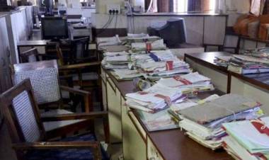 ശനിയാഴ്‌ച അവധി ഇനിയില്ല; സര്‍ക്കാര്‍ ഓഫീസുകളുടെ പ്രവര്‍ത്തനം സാധാരണ നിലയിലേക്ക്