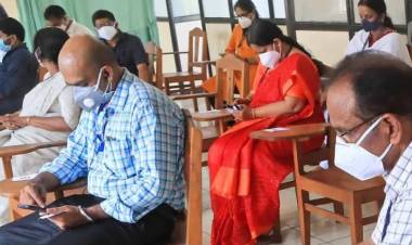 കേരളത്തില് വാക്സിന് കുത്തിവെപ്പ് കുറയുന്നതില് കേന്ദ്രത്തിന് അതൃപ്തി, തമിഴ്നാട്ടിലും കുറവ്