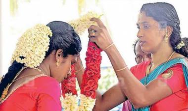 കല്ല്യാണ ഒരുക്കങ്ങള്‍ക്കിടെ പ്രതീക്ഷിക്കാത്ത അതിഥിയായി കോവിഡ് എത്തി; വരന്‍ വിവാഹത്തില്‍ പങ്കെടുത്തത് വീഡിയോ കോള്‍ വഴി; വധുവിന് മാലയിട്ട് സുമംഗലിയാക്കിയത് സഹോദരി