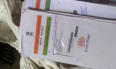 പോസ്റ്റോഫീസില്‍ നിന്നുമയച്ച 306 ആധാര്‍ കാര്‍ഡുകള്‍ ആക്രിക്കടയില്‍