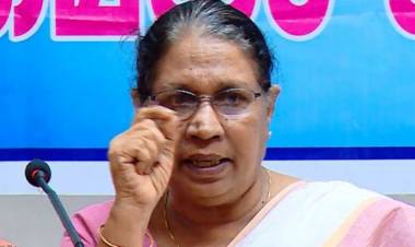 വിവാദ അദാലത്തിന് പിന്നാലെയുള്ള ജില്ലാ അദാലത്ത്; വനിതാ കമ്മീഷന്‍ അധ്യക്ഷ എത്തിയില്ല