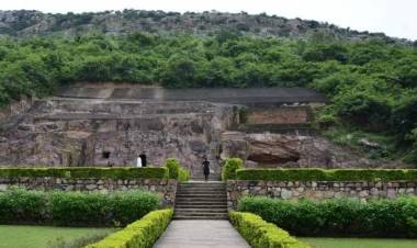 തന്ത്ര വിദ്യയാൽ ബന്ധിച്ച നിലവറ