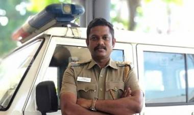 അപകടമുണ്ടാക്കിയ ഗ്രേ കാർ സിസിടിവിയിൽ നീലയായി; ‘മിററിൽ കുടുക്കി’ അസി. എംവിഐ