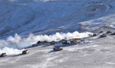 പാംഗോങ് സേനാപിന്മാറ്റം: ദൃശ്യം പുറത്തുവിട്ട് ഇന്ത്യ, ഭീഷണി ഒഴിഞ്ഞിട്ടില്ലെന്ന് നരവനെ