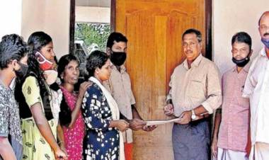 വീട് ജപ്തി ചെയ്തതോടെ രണ്ട് വര്‍ഷത്തോളമായി കുടുംബം കഴിഞ്ഞത് വരാന്തയില്‍; പണി തീരാത്ത വീടിന്റെ ബാക്കി പണി തീര്‍ക്കാനുള്ള പണം നല്‍കിയും അമേരിക്കന്‍ മലയാളിയുടെ കാരുണ്യ വര്‍ഷം