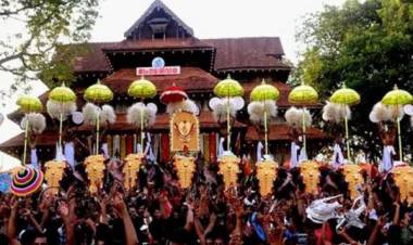 തൃശൂര് പൂരം സാമ്ബിള് വെടിക്കെട്ടും എക്സിബിഷനും ഒഴിവാക്കാന് തയ്യാറെന്ന് പാറമേക്കാവ് - തിരുവമ്ബാടി ദേവസ്വങ്ങള്