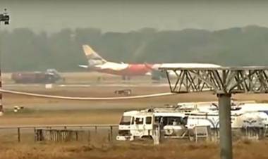 തി​രു​വ​ന​ന്ത​പു​ര​ത്ത് എ​യ​ർ​ ഇ​ന്ത്യ വി​മാ​നം സു​ര​ക്ഷി​ത​മാ​യി നി​ല​ത്തി​റ​ക്കി