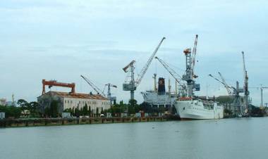 ഇന്ത്യന്‍ നാവിക സേനയ്ക്കായി യുദ്ധക്കപ്പലുകള്‍; നിര്‍മ്മാണത്തിന് സന്നദ്ധത അറിയിച്ച്‌ കൊച്ചി കപ്പല്‍ശാല