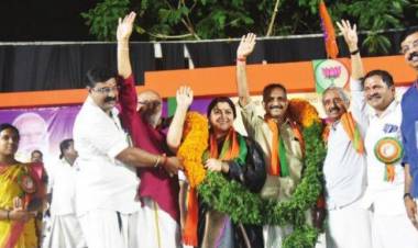 ആവേശോജ്വലം പതിനായിരങ്ങൾ അണി ചേർന്നു