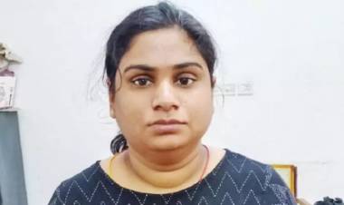 സാമൂഹികമാധ്യമങ്ങളിലൂടെ നഗ്നചിത്രങ്ങൾ പ്രചരിപ്പിക്കുമെന്ന് ഭീഷണി; ഇൻഷുറൻസ് ഏജൻറിൽനിന്ന് ലക്ഷക്കണക്കിന് രൂപയും സ്വർണവും തട്ടി;  യുവതിയെ തൃശൂർ സിറ്റി ഷാഡോ പൊലീസ് ഉത്തർപ്രദേശിലെ നോയിഡയിൽ അറസ്റ്റ് ചെയ്തു 