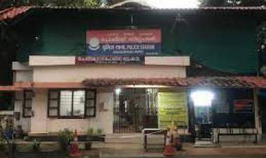 പോലിസുകാരെ ആക്രമിക്കാൻ നായ്ക്കളെ അഴിച്ചുവിട്ടു, പ്രതിരോധത്താൽ നായ് കൊല്ലപ്പെട്ടു.