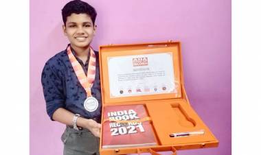 മജീഷ്യൻ കൃഷ്ണനുണ്ണിക്ക് അവാർഡുകളുടെ പെരുമഴക്കാലം