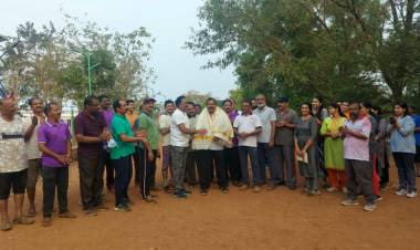 'ശിഷ്യരുടെയും ഗുരുക്കൻമാരുടെയും " ശശി മാഷ് "സ്നേഹവായ്പിൻ്റെ ആദരം