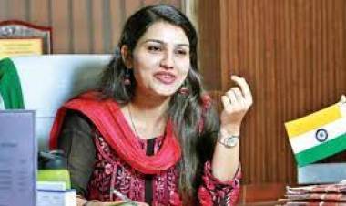 വൈകി വന്ന വിവേകം ; എറണാകുളം ജില്ലയില് 8.25 ന് അവധി പ്രഖ്യാപിച്ചതില് രൂക്ഷ വിമര്ശനം