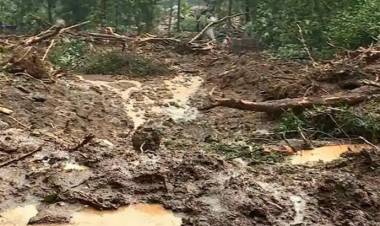 മൂന്നാര്‍ കുണ്ടളയില്‍ ഉരുള്‍പൊട്ടല്‍; ഗതാഗതം തടസപ്പെതിനാല്‍ വട്ടവട ഒറ്റപ്പെട്ടു