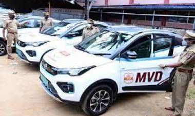 ഹെല്‍മറ്റില്‍ ക്യാമറ വച്ചാല്‍, ആയിരം രൂപ പിഴയും ലൈസന്‍സ് റദ്ദ് ചെയ്യലും, ഗതാഗത വകുപ്പിനാണോ,ഉപദേശകര്‍ക്കാണോ , വട്ട്?