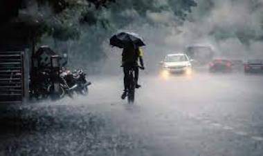 ബംഗാള്‍ ഉള്‍ക്കടലില്‍ രൂപം കൊണ്ട് ന്യൂനമര്‍ദ്ദം ശക്തി പ്രാപിക്കുന്നതിന്റെ ഫലമായി കേരളത്തില്‍ ശക്തമായ മഴ തുടരുമെന്ന് കാലാവസ്ഥാ നിരീക്ഷണ കേന്ദ്രം