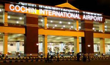 വേലി തന്നെ വിളവ് തിന്നുമ്പോള്‍ ; സ്വര്‍ണക്കടത്തിന് സഹായിച്ചു; നെടുമ്പാശേരിയില്‍ രണ്ട് കസ്റ്റംസ് ഉദ്യോഗസ്ഥര്‍ക്ക് സസ്പെന്‍ഷന്‍