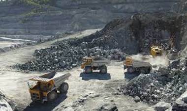 എക്‌സ്‌പ്ലോസീവ് ലൈസന്‍സ് ഇല്ലാതെ ഖനനം നടത്തി, അധികൃതര്‍ കണ്ണും കാതും പൊത്തി