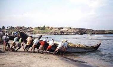 ശക്തമായ കാറ്റിന് സാധ്യത കേരള-ലക്ഷദ്വീപ്-കര്‍ണ്ണാടക തീരങ്ങളില്‍ 25 വരെ മത്സ്യബന്ധനം പാടില്ല