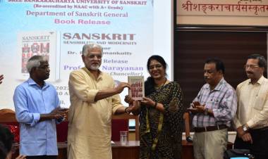 ഡോ.പി.വി.രാമന്‍കുട്ടി എഴുതിയ 'സാന്‍സ്‌ക്രിറ്റ്-സെന്‍സിബിലിറ്റി ആന്‍ഡ് മോഡേണിറ്റി' എന്ന ഗ്രന്ഥം പ്രകാശിപ്പിച്ചു