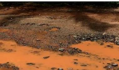 ഉദ്ഘാടനം നടത്തി ഒരു മാസം പിന്നിടും മുമ്പേ പൊട്ടിപ്പൊളിഞ്ഞ റോഡില്‍ വീണ് ബൈക്ക് യാത്രക്കാരന് ഗുരുതരമായി പരിക്കേറ്റു