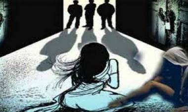 പോക്‌സോ കേസില്‍ വളര്‍ത്തച്ചനെതിരെ മൊഴി നല്‍കാന്‍, വനിതാ പോലീസ് ഉദ്യോഗസ്ഥയും, ടീച്ചര്‍മാരും പ്രേരിപ്പിച്ചതായി 15 വയസുകാരിയുടെ പരാതി, വ്യാജ പീഢന കേസില്‍ 26 ദിവസം വളര്‍ത്തച്ചന്‍ ജയിലില്‍ കിടക്കേണ്ടി വന്നു