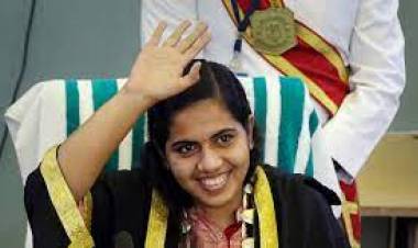 ഓണസദ്യ വലിച്ചെറിഞ്ഞ് പ്രതിഷേധം: മുട്ടുമടക്കി മേയര്‍