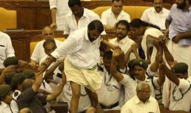 നിര്‍ണ്ണായകം നിയമസഭാ കയ്യാങ്കളി കേസ് വിദ്യാഭ്യാസ മന്ത്രിയുള്‍പ്പെടെ ആറ് നേതാക്കള്‍ കോടതിയില്‍ ഹാജാരാകും