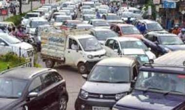 പഴയ വാഹനങ്ങളുടെ കാര്യത്തില്‍ തീരുമാനമാകും: നിയന്ത്രണങ്ങള്‍ കൊണ്ടുവരാനൊരുങ്ങി കേന്ദ്ര സര്‍ക്കാര്‍