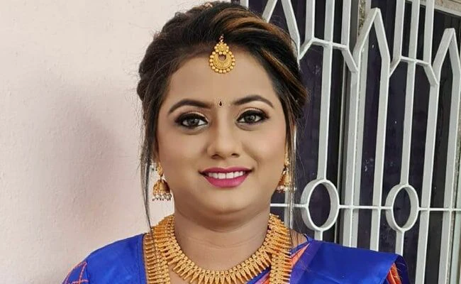 ലിഫ്റ്റിനിടയില്‍ കുടുങ്ങി മുംബൈയിലെ ചിന്‍ചോലി ബുന്ദറിലെ സെന്റ് മേരീസ് ഇംഗ്ലീഷ് ഹൈസ്‌കൂള്‍ അധ്യാപിക മരിച്ചു