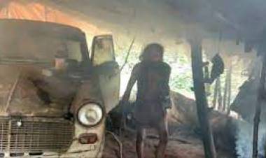 എല്ലാം തട്ടിയെടുത്തിട്ടും കാട് സംരക്ഷണമൊരുക്കി 20 വര്ഷമായി ഉള്വനത്തില് ജീവിച്ച് പ്രതിഷേധിക്കുന്നു