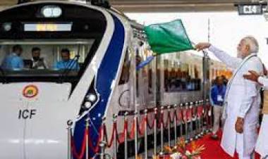 മണിക്കൂറില്‍ 160 കിലോമീറ്റര്‍ വേഗം, വന്ദേഭാരത് എക്സ്പ്രസ് ഫ്‌ളാഗ് ഓഫ് ചെയ്ത് പ്രധാനമന്ത്രി