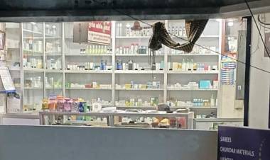 നിയമം കാറ്റിൽ പറത്തി പ്രവർത്തിക്കുന്ന മെഡിക്കൽ സ്റ്റോർ, :ദുരന്തത്തിനായ് അധികൃതർ കാത്തിരിക്കുന്നു.