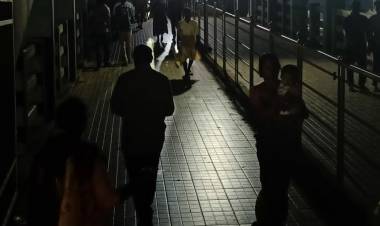 മണപ്പുറം കുത്തക ലേലത്തിനെടുത്ത കമ്പനി കരാർ ലംഘനം നടത്തി. ഇരുട്ടിൽ കുളിച്ച് ആലുവ ശിവരാത്രി