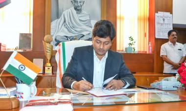 തൃശിവപേരുരിൻ്റെ കലക്ടറായി, " വി.ആർ.കൃഷ്ണ തേജ IAS ചുമതലയേറ്റു