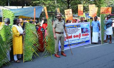 സി.ആർ. ഇസ്ഡ് ആക്ഷൻ കൗൺസിലിന്റെ നേതൃത്വത്തിൽ എടവനക്കാട് വില്ലേജ് ഓഫീസിന് മുന്നിൽ "കുടിൽ കെട്ടി സമരം" നടത്തി.