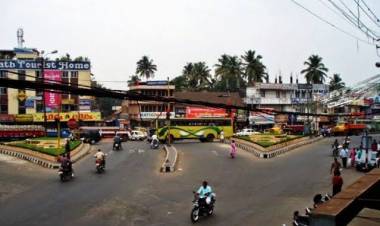 മൂലൻസിനെ തകർക്കാൻ, പാർട്ടിക്കാരെയും പത്രക്കാരെയും കൂട്ടു പിടിക്കുന്ന 'പ്രാഞ്ചിയേട്ടൻ,