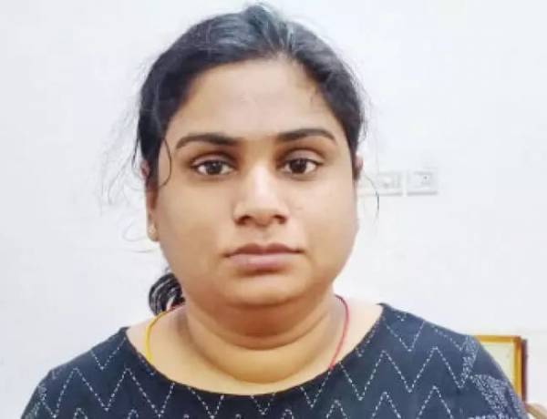 സാമൂഹികമാധ്യമങ്ങളിലൂടെ നഗ്നചിത്രങ്ങൾ പ്രചരിപ്പിക്കുമെന്ന് ഭീഷണി; ഇൻഷുറൻസ് ഏജൻറിൽനിന്ന് ലക്ഷക്കണക്കിന് രൂപയും സ്വർണവും തട്ടി;  യുവതിയെ തൃശൂർ സിറ്റി ഷാഡോ പൊലീസ് ഉത്തർപ്രദേശിലെ നോയിഡയിൽ അറസ്റ്റ് ചെയ്തു 
