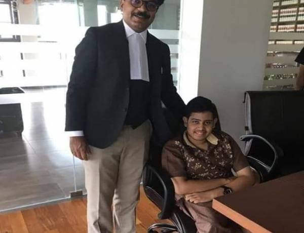 മാത്യു കുഴൽ നാടൻ പൊതു പ്രവർത്തകർക്ക് മാതൃകയായ മനുഷ്യ സ്നേഹി