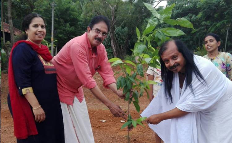 ആര്യലോക് ആശ്രമം കലശവനം നിർമ്മിച്ചു